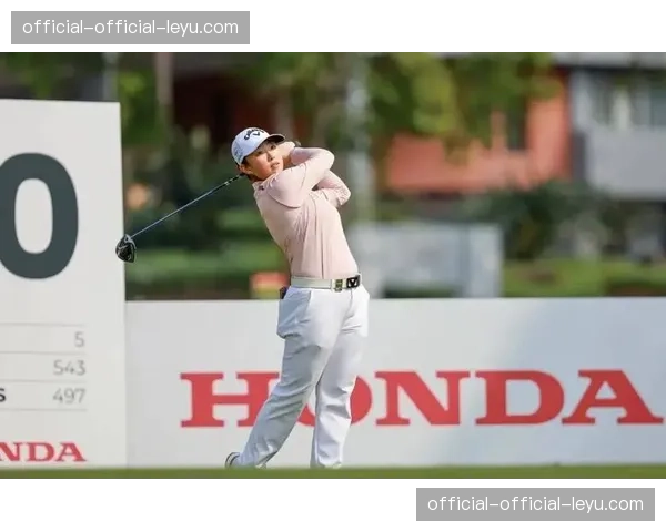 殷若宁在泰国本田LPGA赛开局洞就拿下小鸟,但3号洞出现小失误吞下博基 殷若宁在泰国本田LPGA赛开局洞就拿下小鸟,但3号洞出现小失误吞下博基