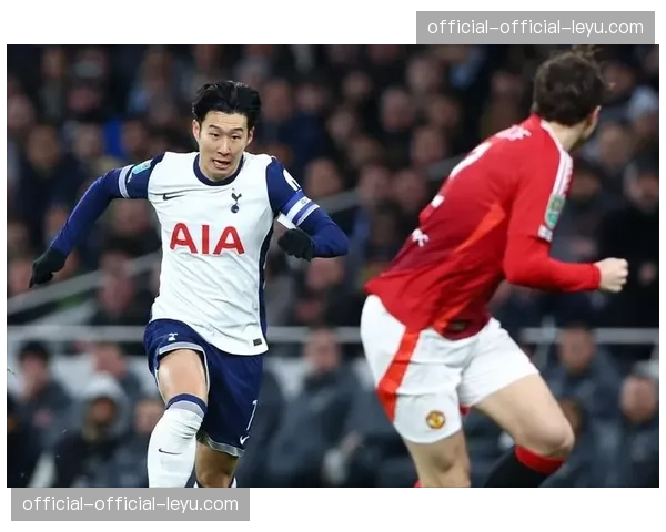 瞬间特写：孙兴慜突破至底线回传，库卢塞夫斯基灵巧跑位抢前点破门