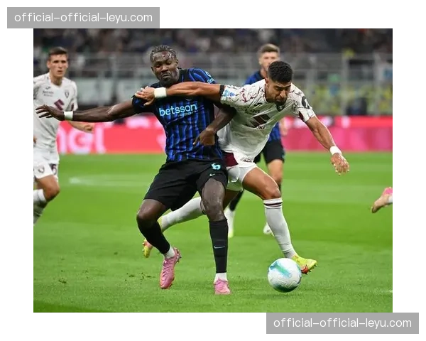 都灵举办足球数据展览，设专区展示意甲历史经典比赛的防守战术模拟