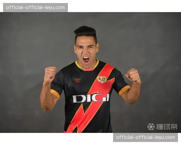 巴列卡诺主场球迷用掌声欢迎旧将法尔考重回球场