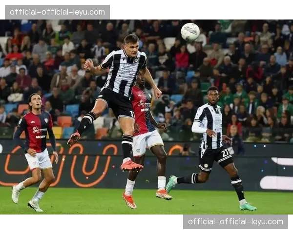 卡利亚里后卫失误送礼，对手前锋笑纳大礼推空门得手