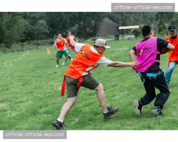 腰旗橄榄球采用五人制规则:安全简便成中美体育交流新载体 腰旗橄榄球采用五人制规则:安全简便成中美体育交流新载体